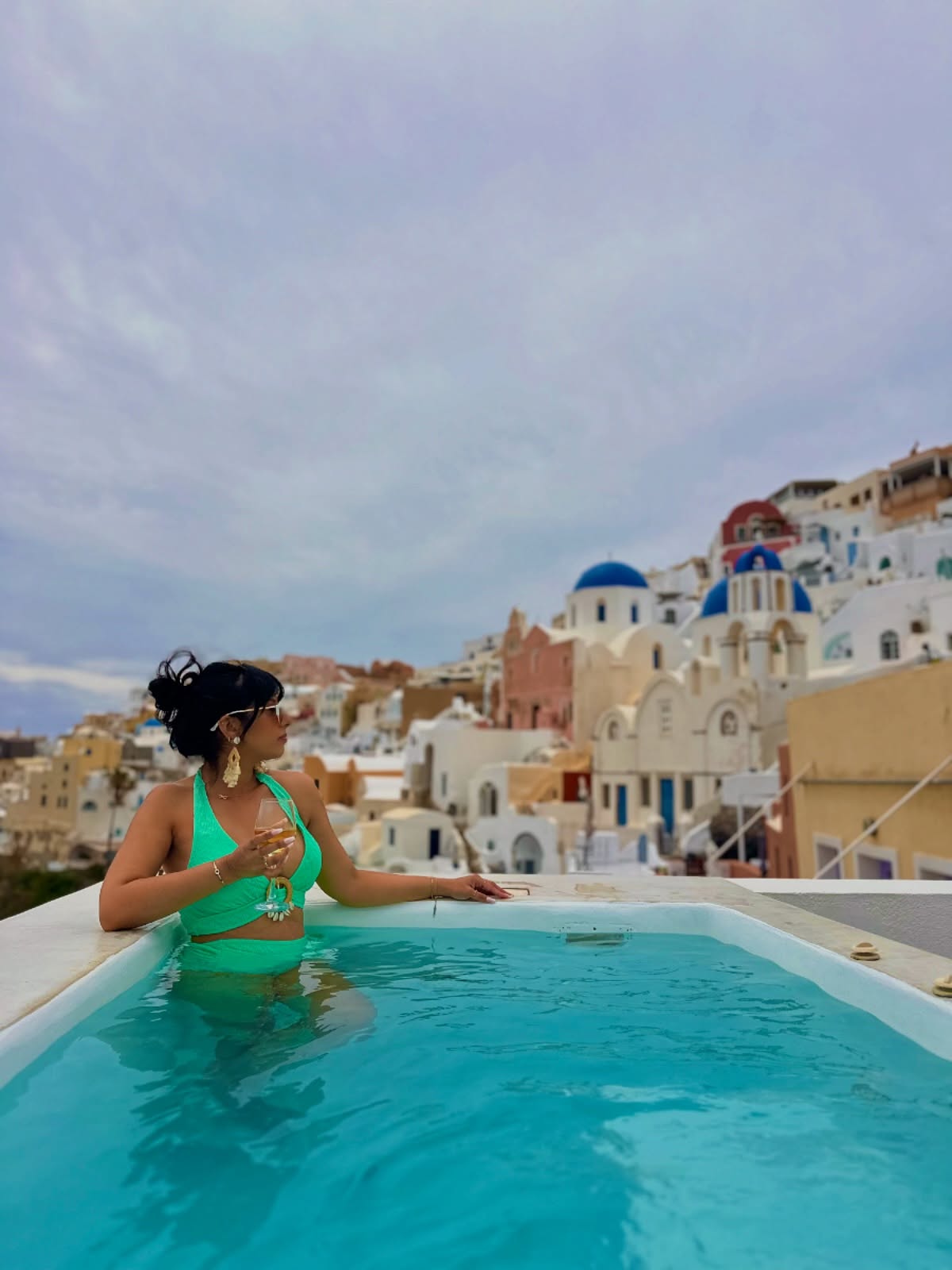 Room with a view🇬🇷🤍💙 

📍Santorini 

#santorinigreece #greecetravels #oiasantorini #santorinitravel #passionpassport